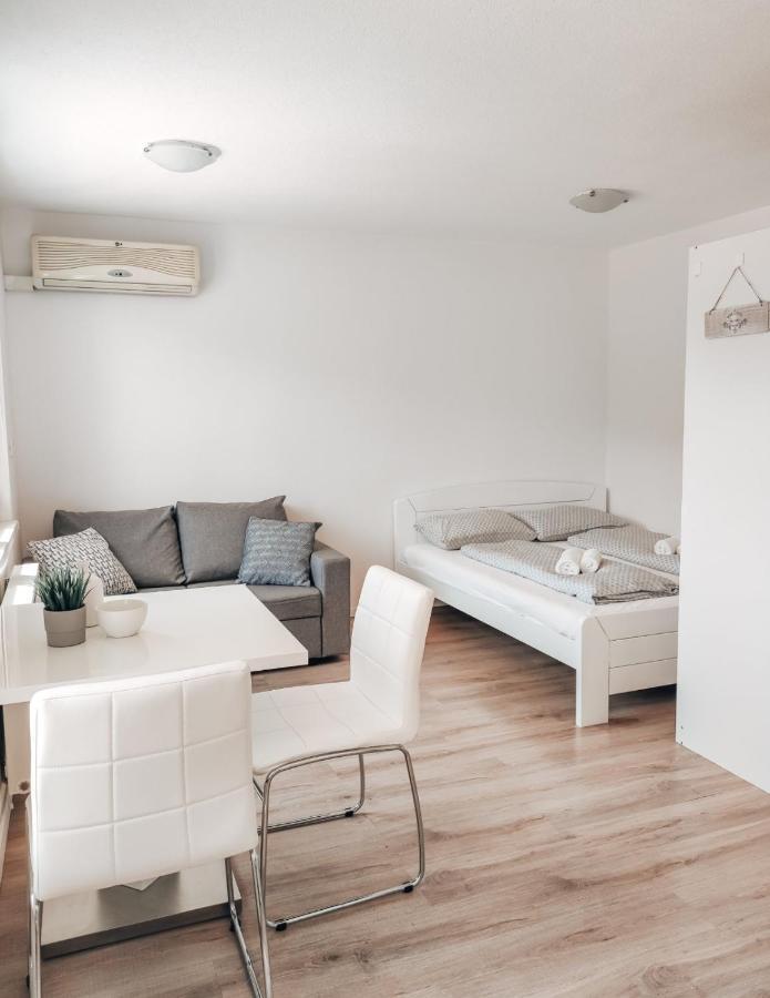 Studio Apartment Sanya Ljubljana Exteriör bild